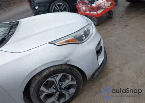 2021 Kia Forte Lxs z USA, uszkodzony, nr VIN 3KPF24AD4ME352976